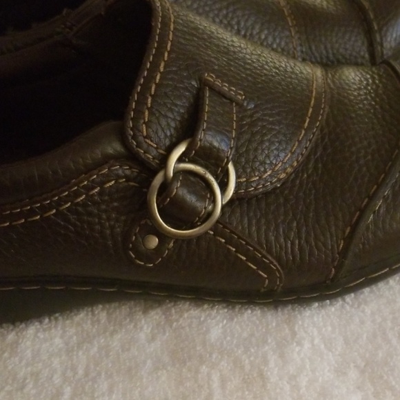 *Sold*Clarks shoes - Picture 2 of 4